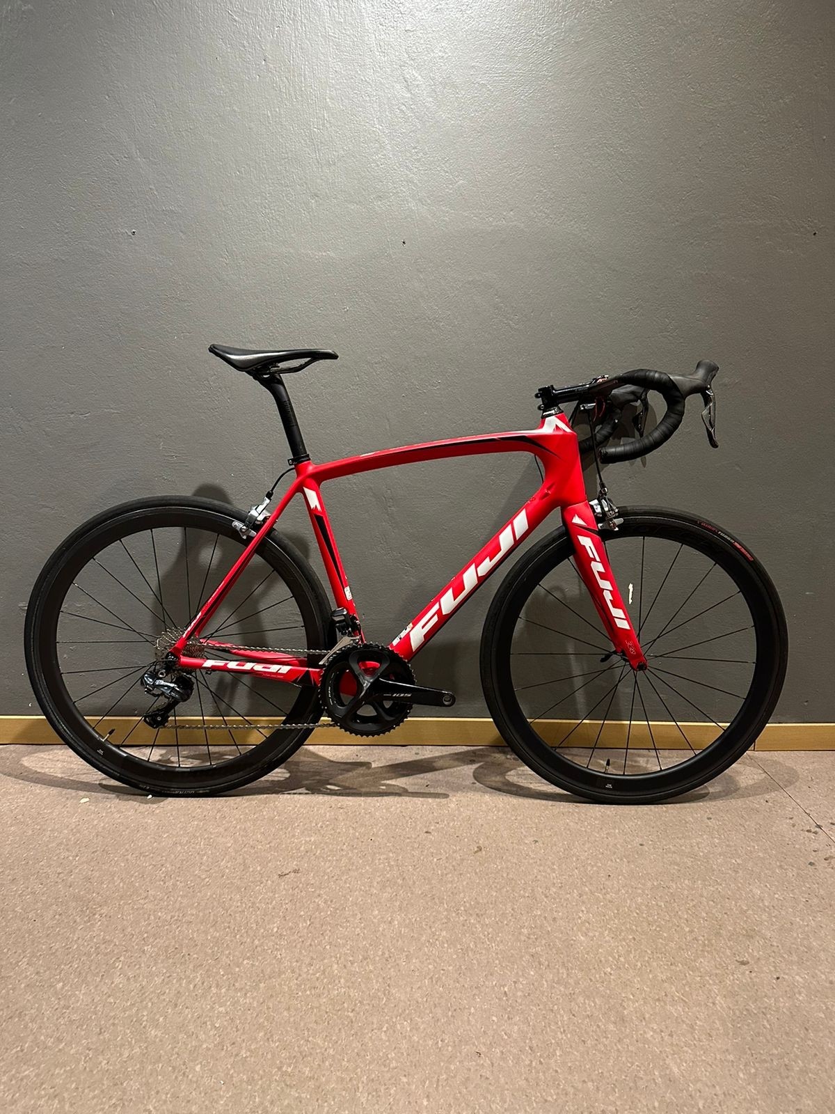 Bicicleta Seminova Fuji Granfondo 1.1 Carbon 2020  Tamanho 56